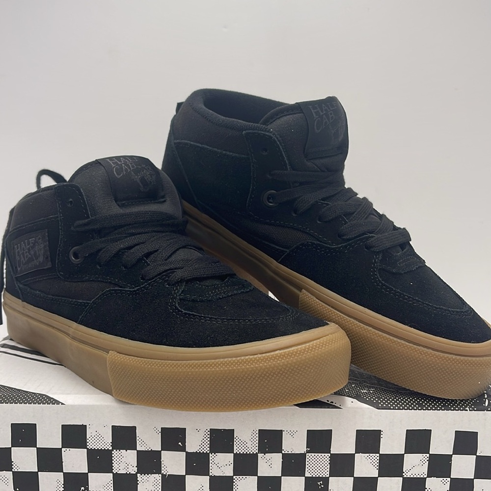 Vans WMNS Skate Half Cab Black/Gum
VN0A5FCDB9M
Sneakers - Picture 4 of 16